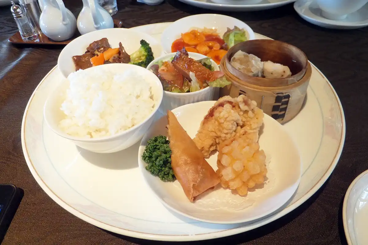 梅田スカイビルの中国料理店「燦宮」でのランチ