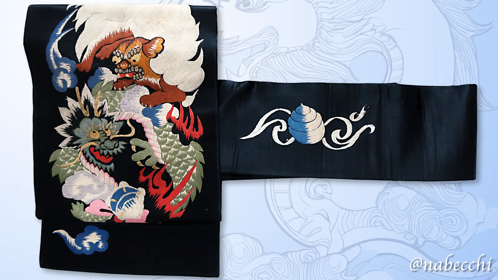 アンティークの黒繻子帯に施された、漫画タッチで愛嬌のある龍と獅子の刺繍。青と白の宝珠柄も特徴。