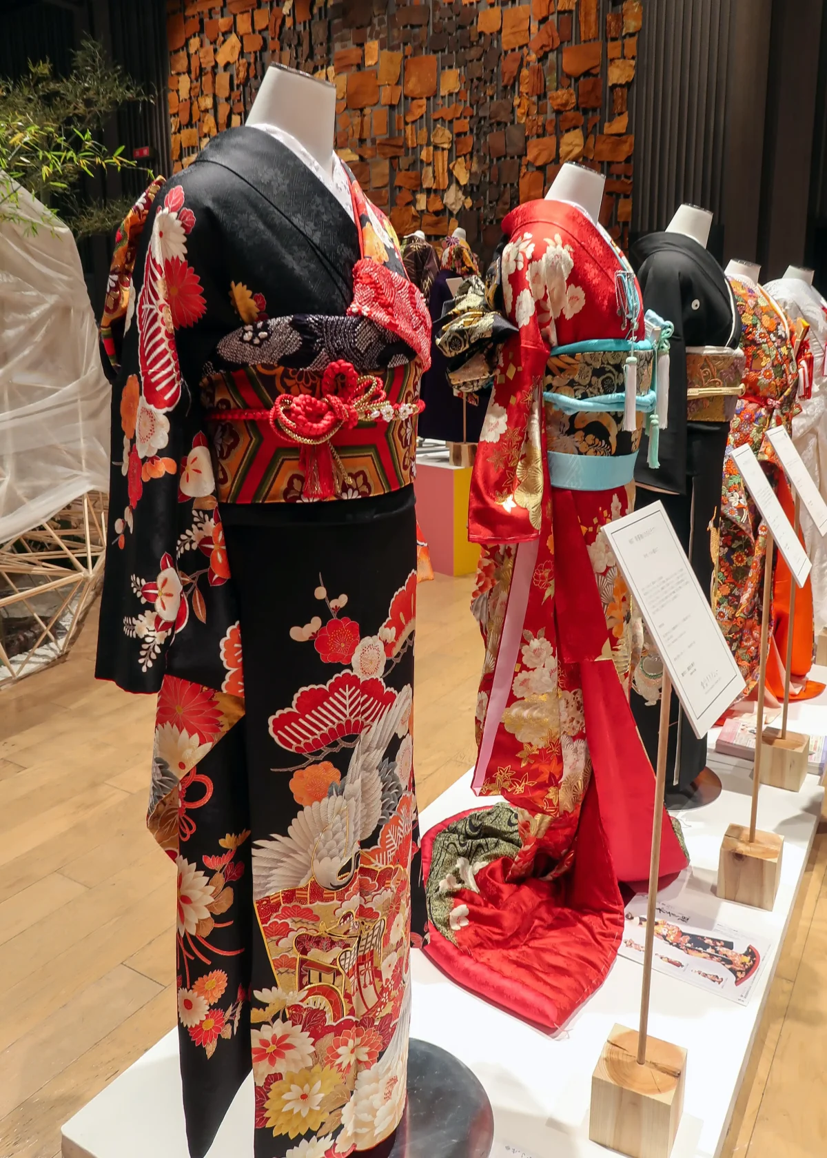 婚礼衣装（白無垢・色打掛・引き振袖）の展示