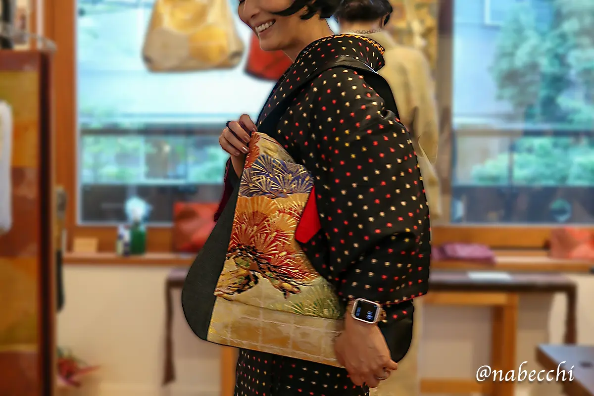 着物に合わせたショルダータイプの帯バッグ