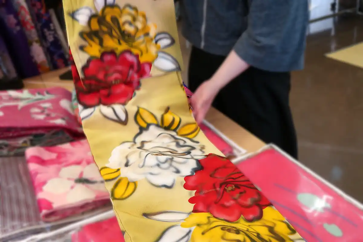 FAR EAST KIMONO MARKETで見つけたアンティークの薔薇柄着物