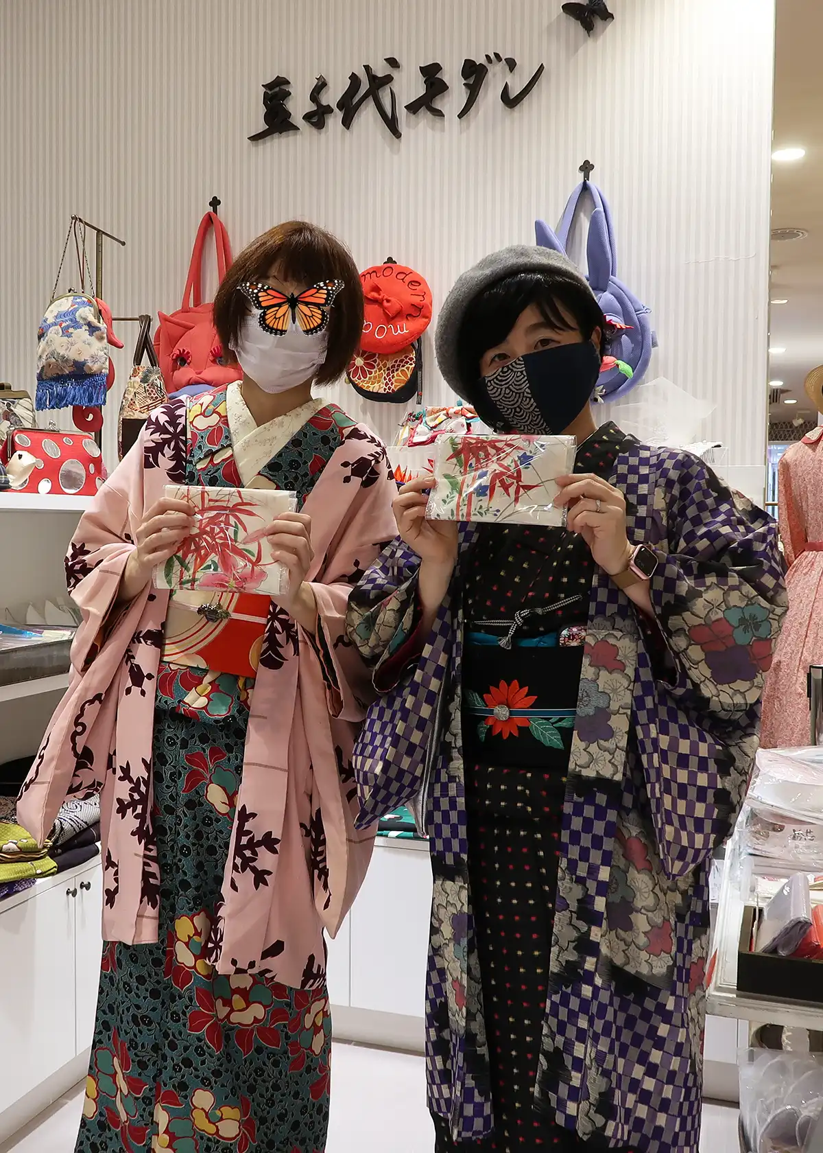 豆千代モダン新宿店セールで購入したユリ柄の半衿