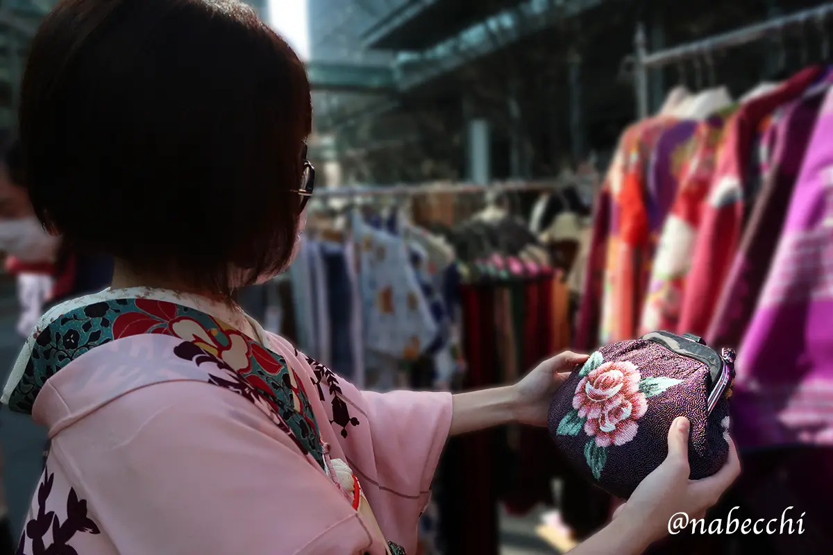 大江戸骨董市の「地球樹」で見つけた、レトロで美しいアンティークのビーズバッグ