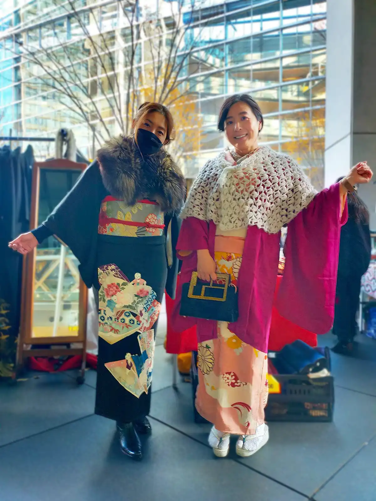 着物の越田のオーナーさんと一つ紋着物姿の2ショット