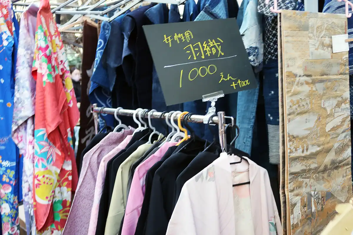 全品1000円均一で販売されている女性用羽織