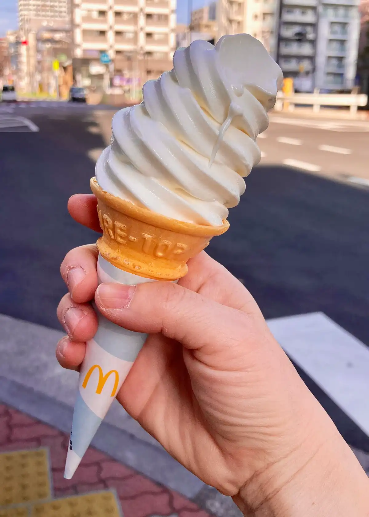 着物でのお出かけの帰りに食べたマクドナルドのソフトツイスト