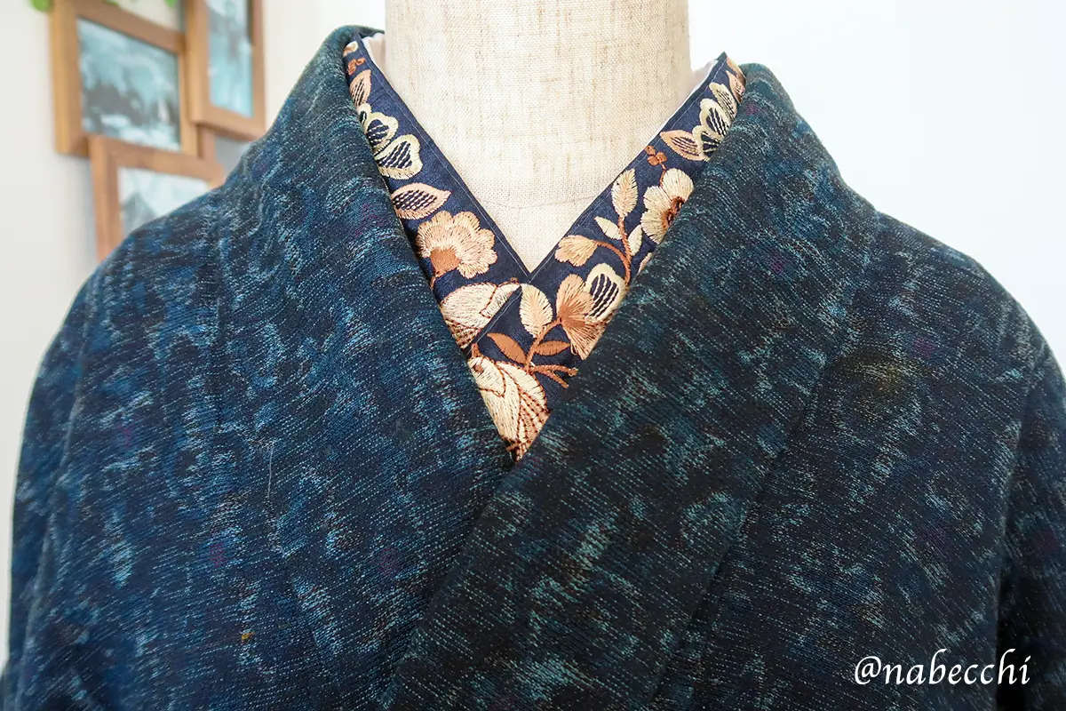 刺繍リボンを付けた完成半衿のアップ