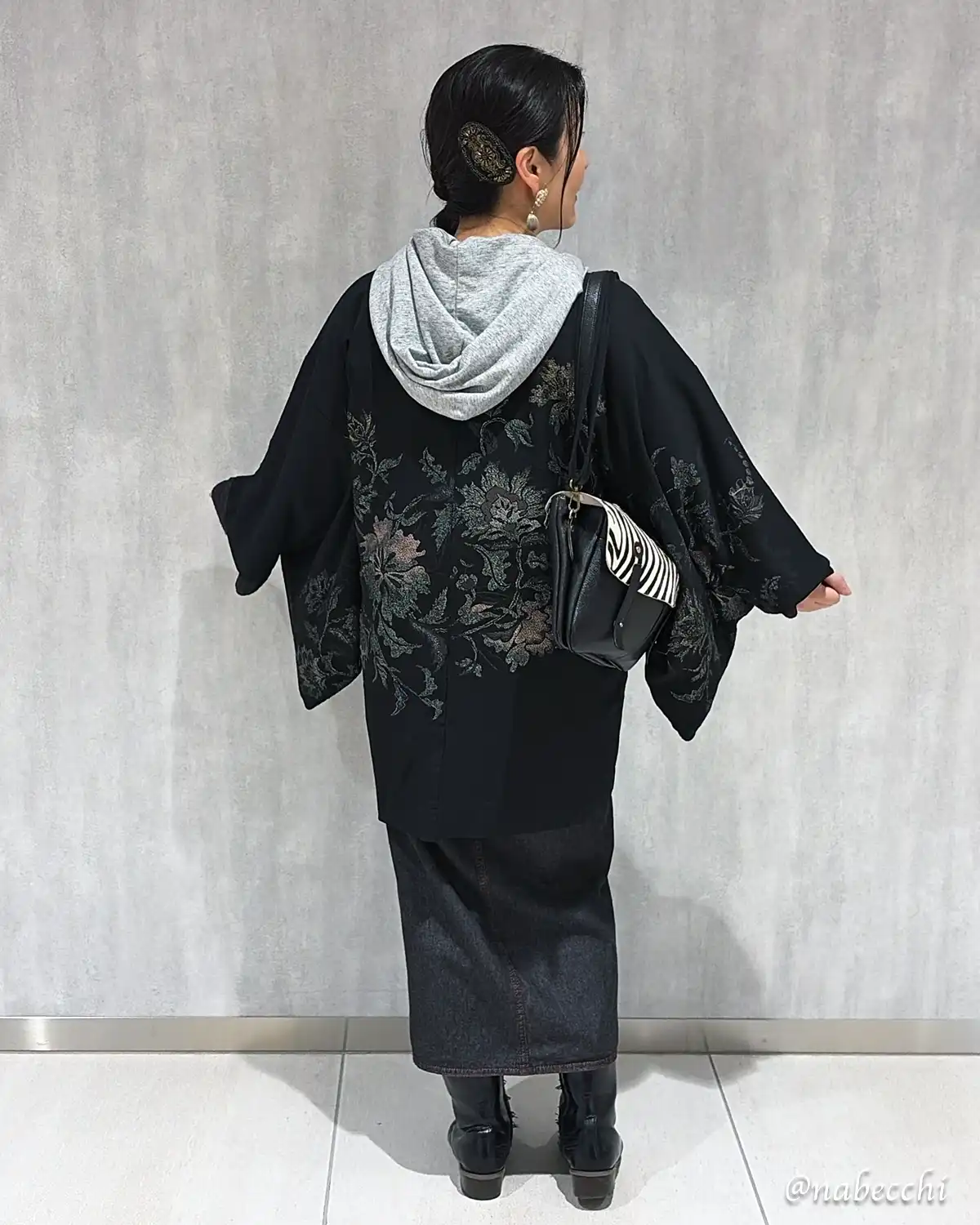 パーカーを重ねた着物コーデの後ろ姿 動きやすさ重視のライブ仕様