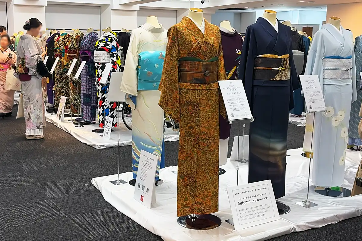キモノスタイル展で並ぶ着物トルソー展示の様子（東京キモノショー2026）