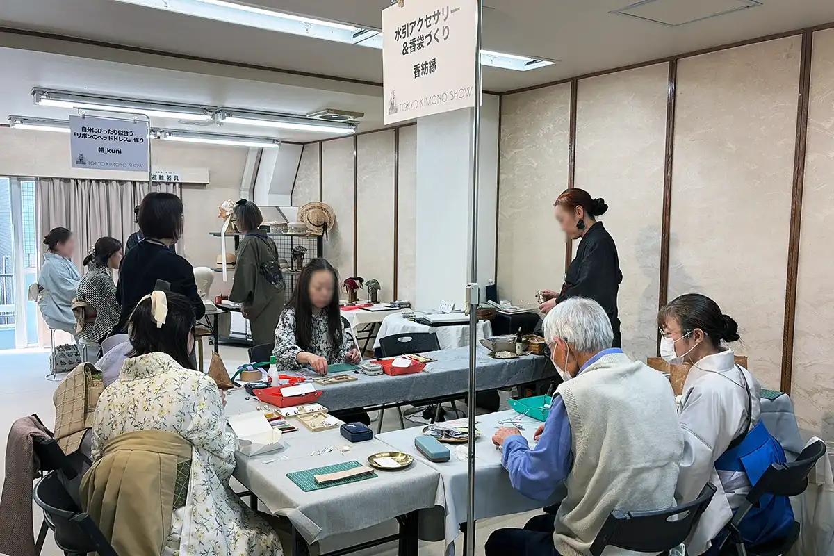 水引アクセサリー作りワークショップの開始前の雰囲気（東京キモノショー2026）