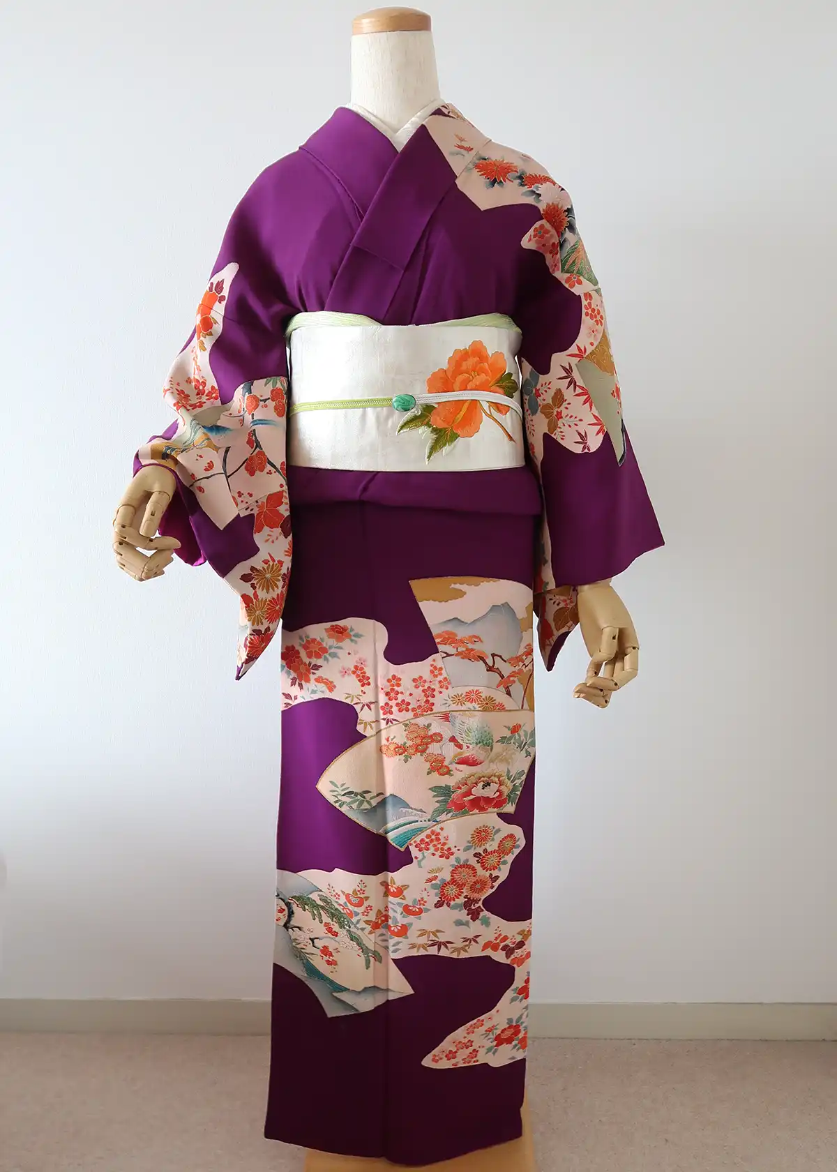 白地の刺繍帯を合わせた明るい訪問着コーデ前姿