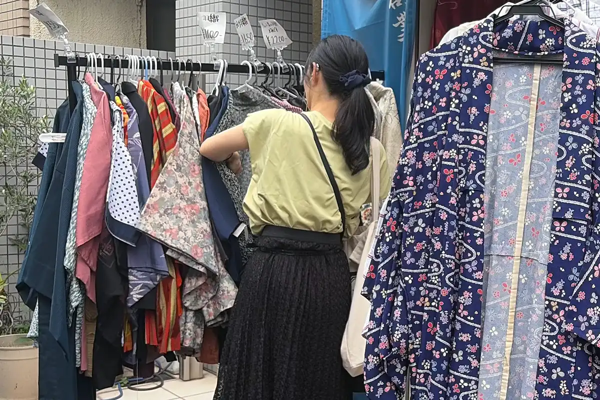 根津のリサイクル着物店「喜和本店」の外観