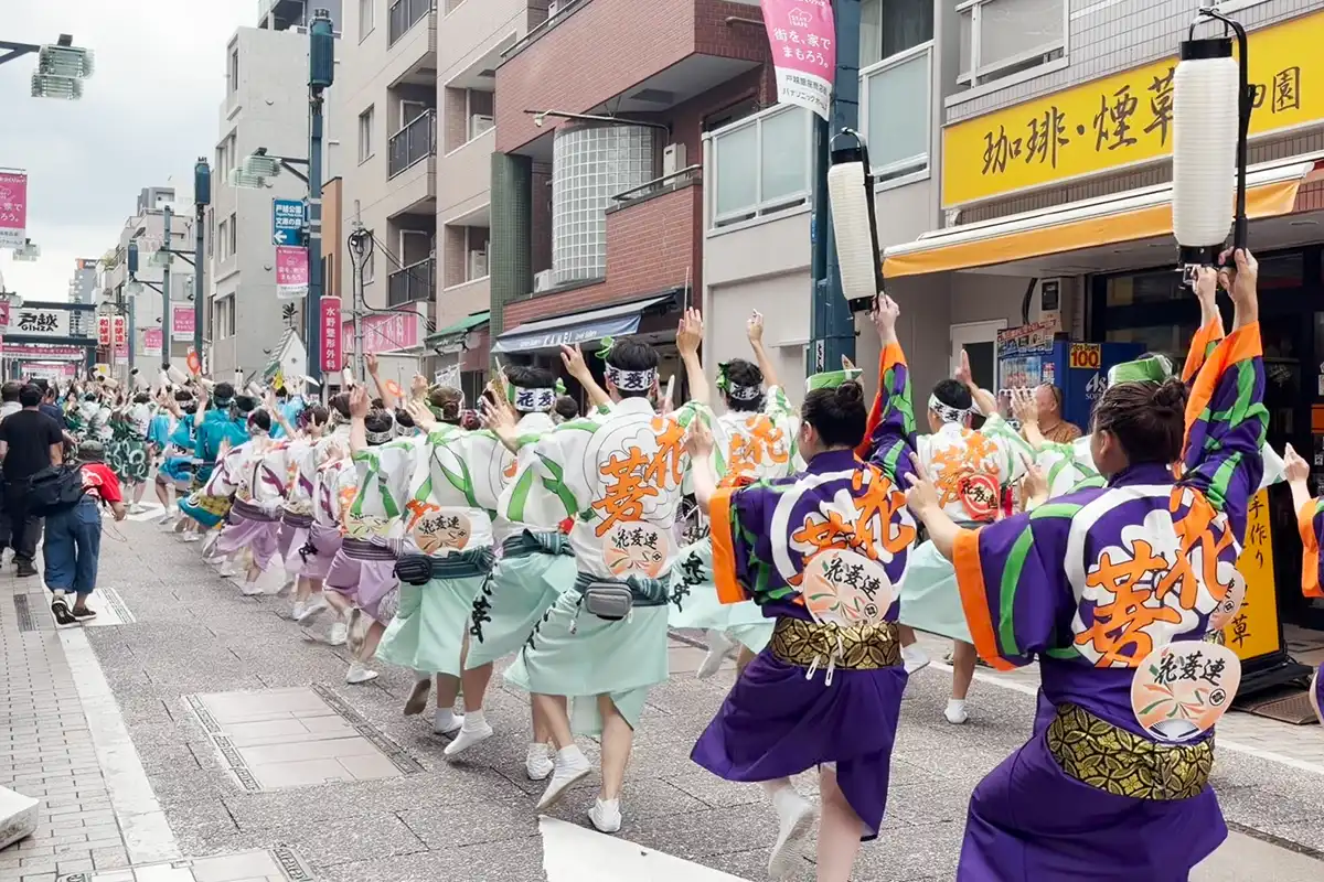 戸越銀座商店街のお祭りで披露された阿波踊り