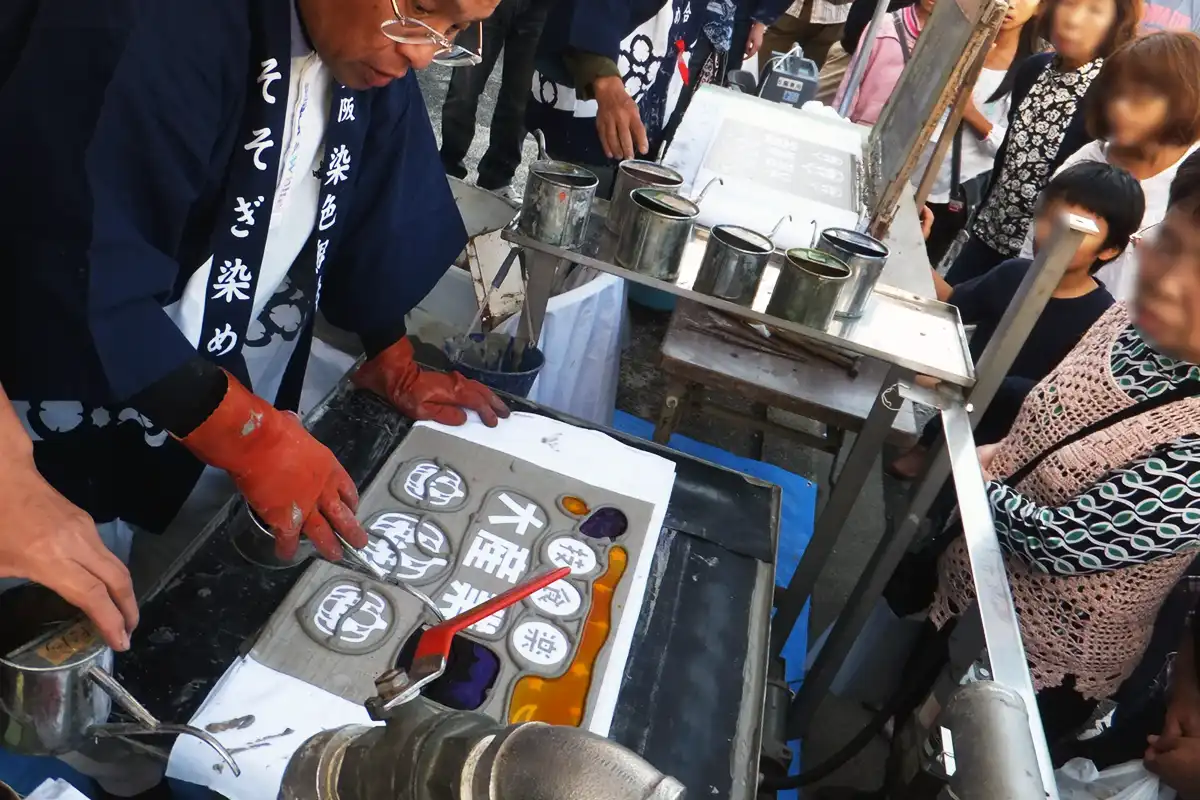 堺の大産業祭で行われていた注染の実演風景